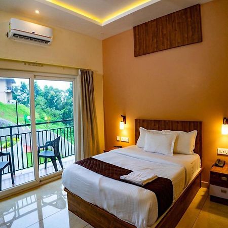 Karimb Resorts Vallikavungal Buitenkant foto