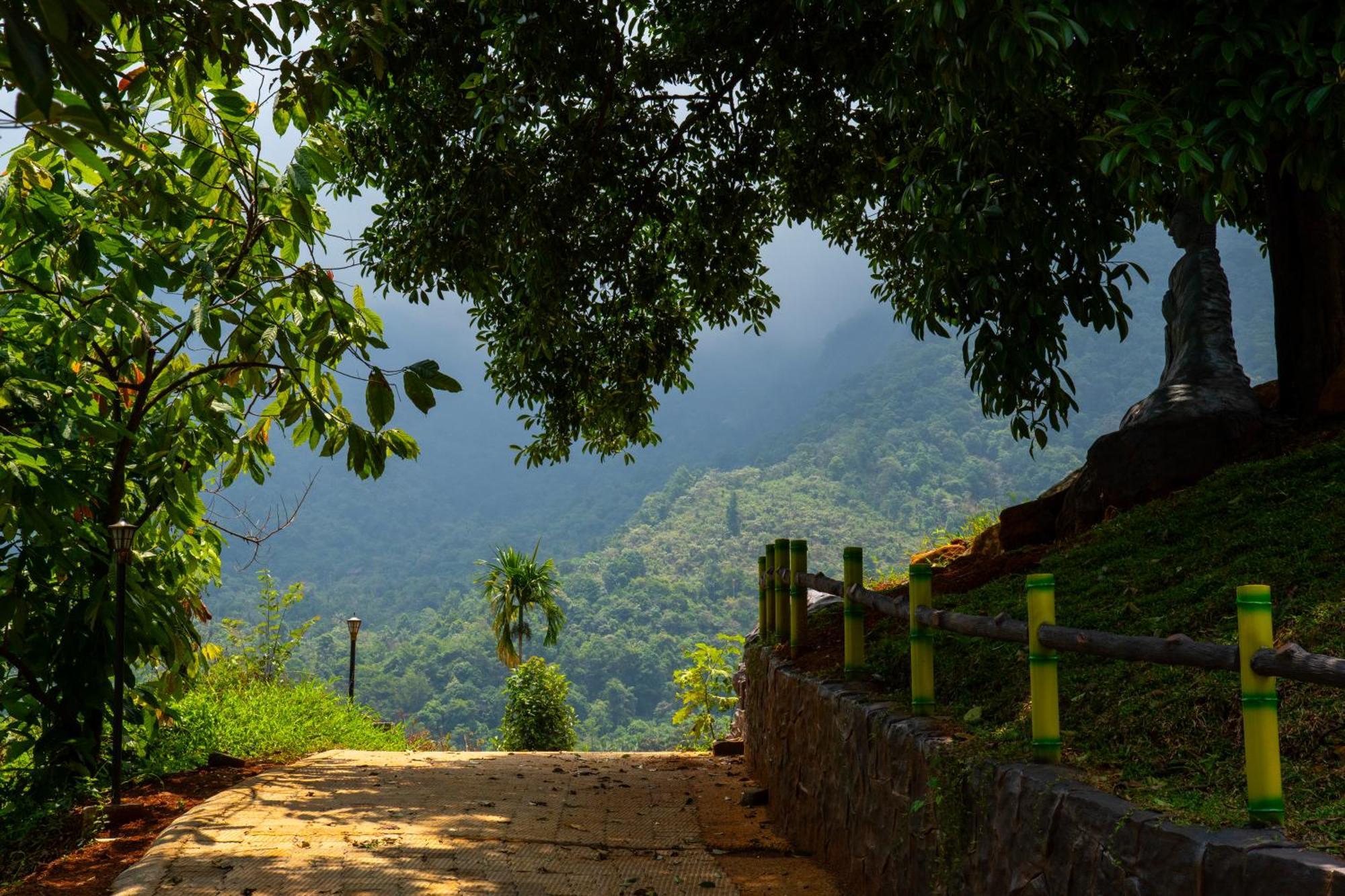 Karimb Resorts Vallikavungal Buitenkant foto