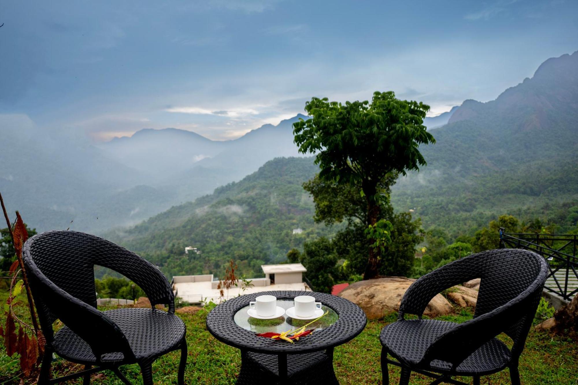 Karimb Resorts Vallikavungal Buitenkant foto