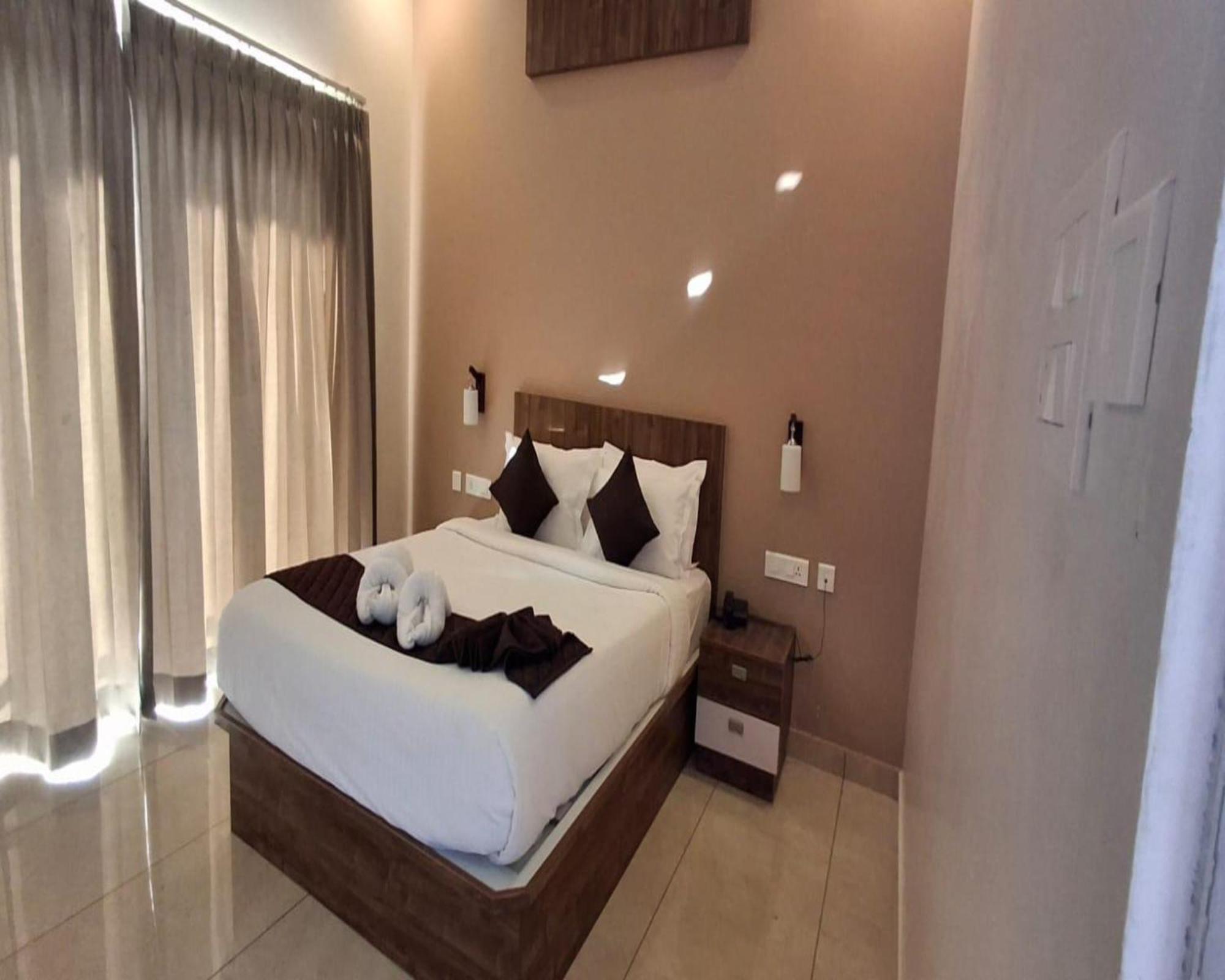 Karimb Resorts Vallikavungal Buitenkant foto