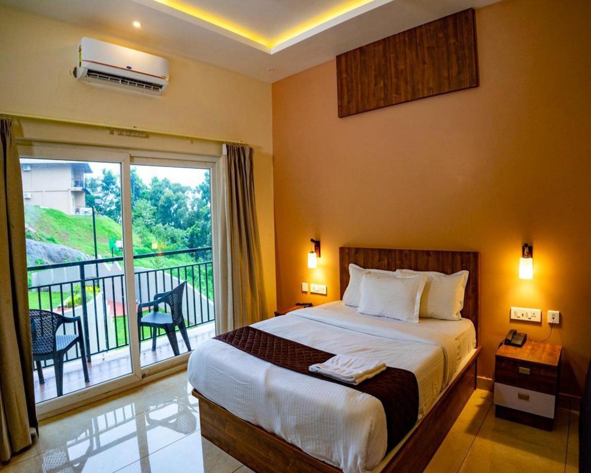 Karimb Resorts Vallikavungal Buitenkant foto